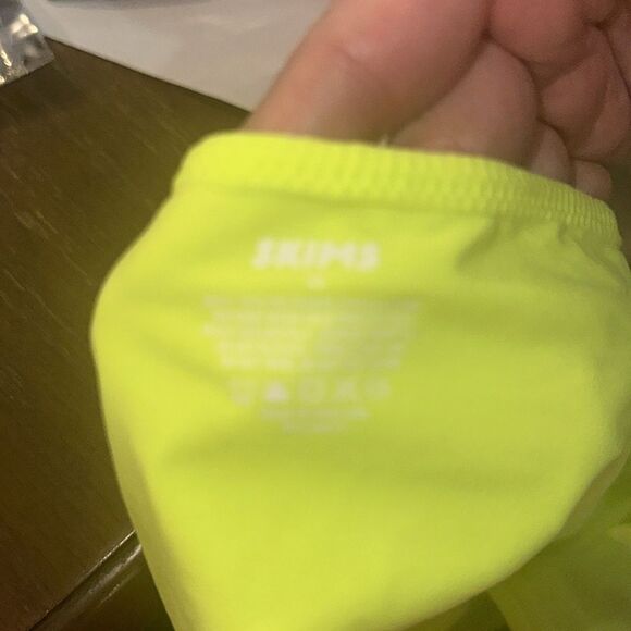 Skims Fits Everybody Super Crop Top‎ in Green Highlighter 4X - Picture 5 of 5